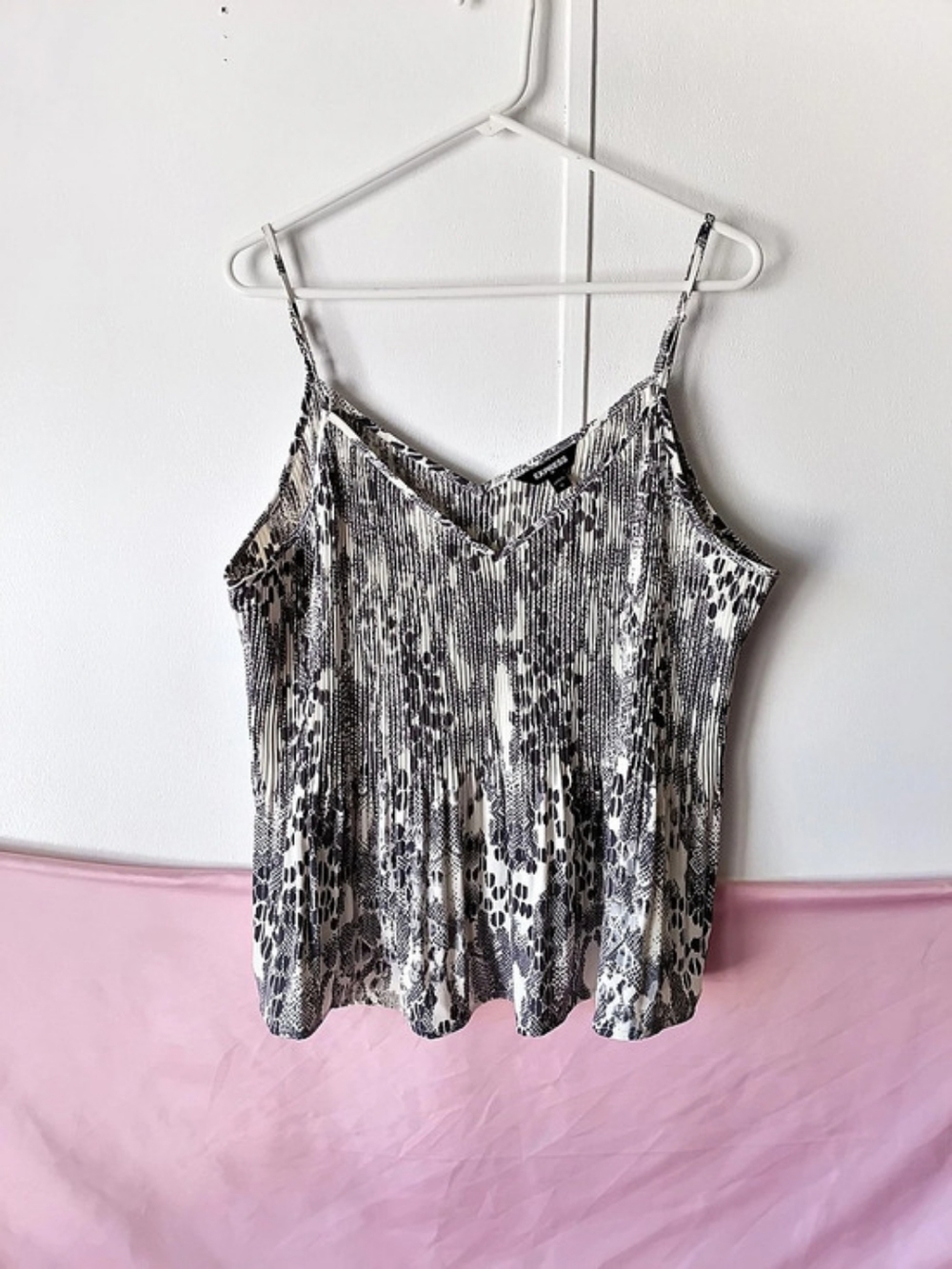 Express Snakeskin Print Scoop Neck Tank Top Spaghetti straps Size XL NWT